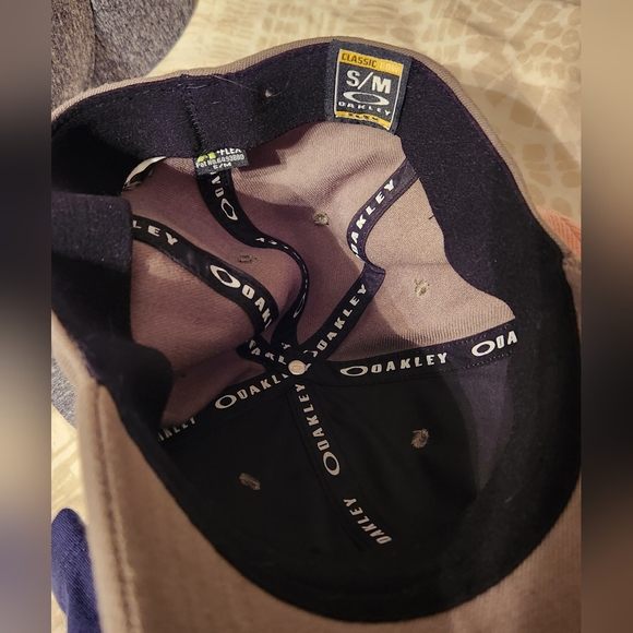 Men and or Womens Oakley and Norte Dame caps Combo - Picture 5 of 6